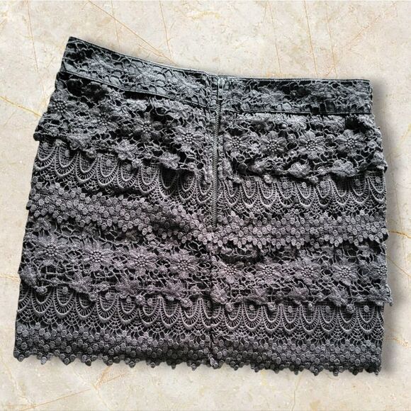 American Eagle Size 4 Gray Floral Lace Mini Skirt - Picture 3 of 4